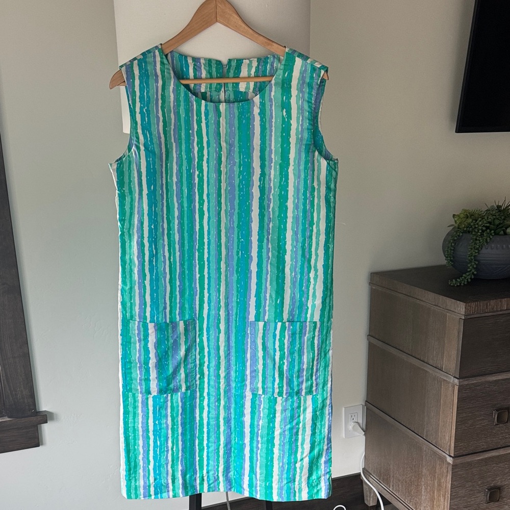 Sleeveless sheath handmade vintage dress